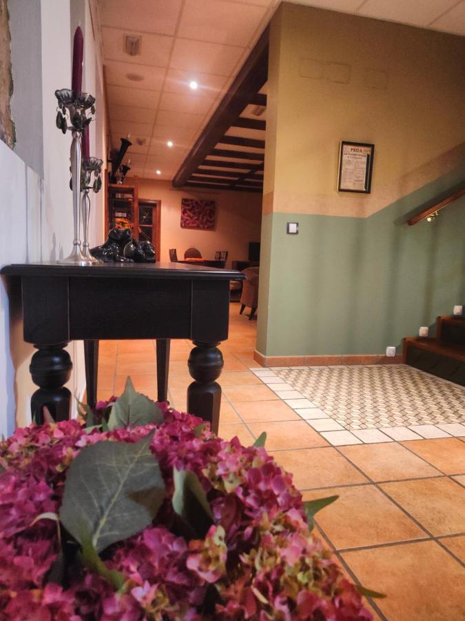 El Cuartel De Lugueros Hotel Exterior photo